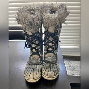 Sorel Boots Women's 7 Tofino II Winter Snow Distressed Gray Black Faux Fur Hike